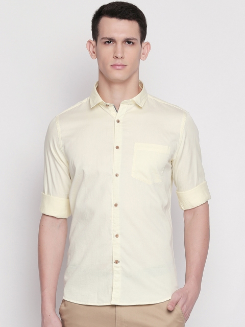 

Solemio Men Yellow Regular Fit Solid Casual Shirt