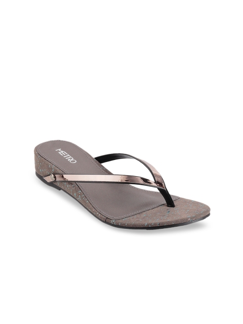

Metro Women Gunmetal-Toned Solid Sandals, Metallic