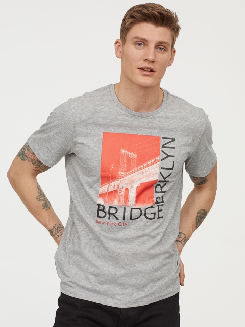 

H&M Men Grey Solid T-shirt with a Motif