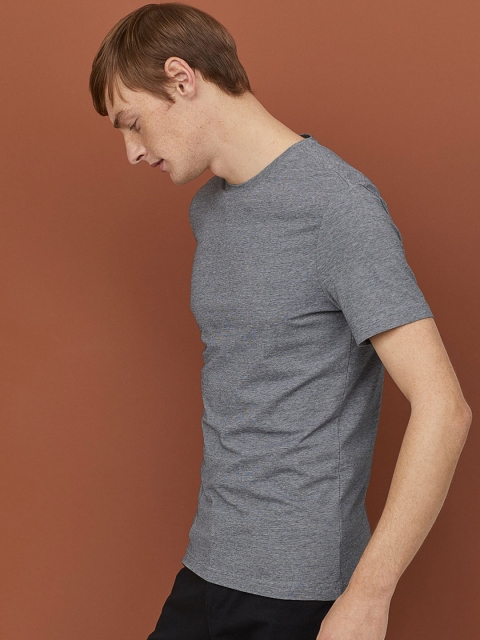 

H&M Men Black Round-Neck T-shirt Slim Fit