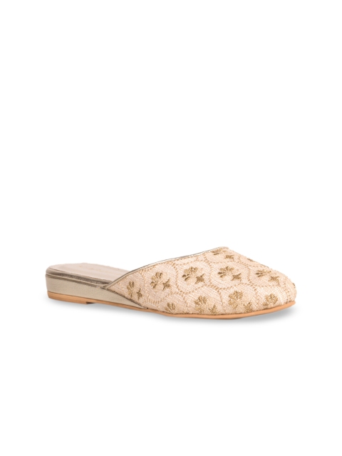 

Kraft Cellar Women Cream-Coloured Woven Design Mules