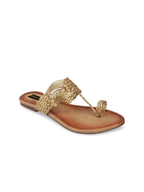 

WOMENS BERRY Women Gold-Toned Solid One Toe Flats