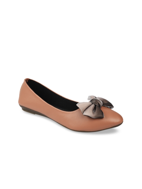 

WOMENS BERRY Women Tan Solid Ballerinas