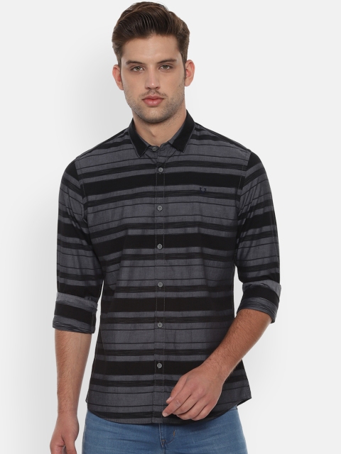 

Solly Jeans Co. Men Grey Regular Fit Striped Casual Shirt