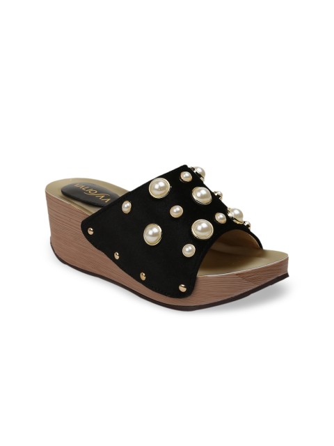 

VALIOSAA Women Black Textured Sandals
