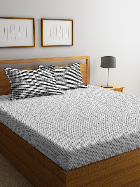 

Portico New York White & Black Geometric 144 TC Cotton King Bedsheet with 2 Pillow Covers