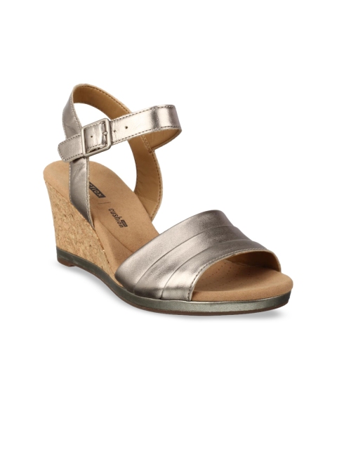 

Clarks Women Gunmetal-Toned Solid Sandals, Metallic