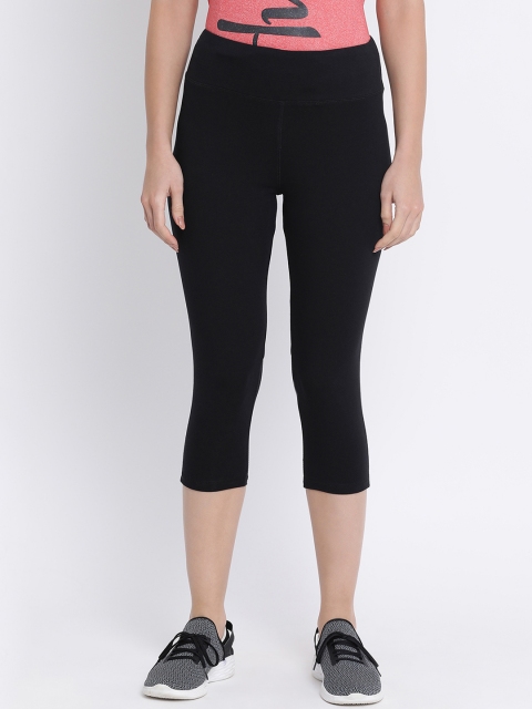 

Clovia Women Black Activewear Capri Tights