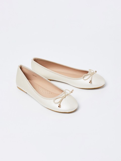 

Fame Forever by Lifestyle Girls Muted Gold-Toned Textured Ballerinas