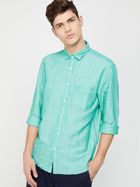 

CODE by Lifestyle Men Green Regular Fit Solid Casual Shirt