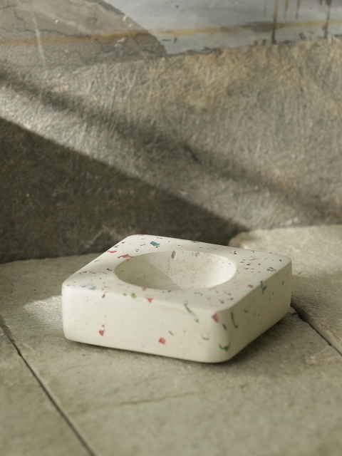 

ExclusiveLane White Handcrafted Concrete Bottle Holder