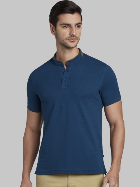 

Parx Men Blue Solid Mandarin Collar T-shirt