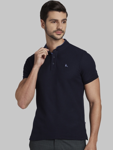 

Parx Men Navy Blue Solid Mandarin Collar T-shirt