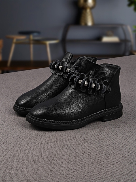 

Walktrendy Girls Black Flat Boots