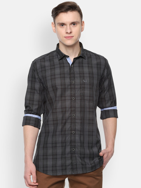 

Van Heusen Sport Men Black & White Slim Fit Checked Casual Shirt
