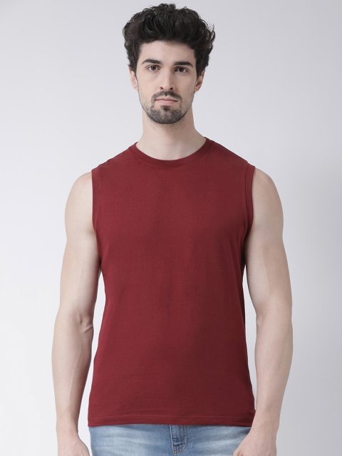 

Friskers Men Maroon Solid Slim-Fit Round Neck T-shirt