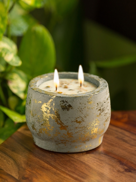 

ExclusiveLane Grey & Gold-toned The Golden Vanilla Scented Wax Candle With Holder
