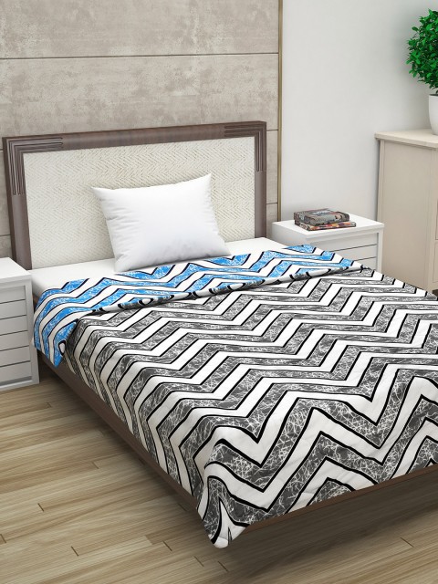 

Divine Casa Blue & Grey Geometric Mild Winter 110 GSM Single Bed Comforter