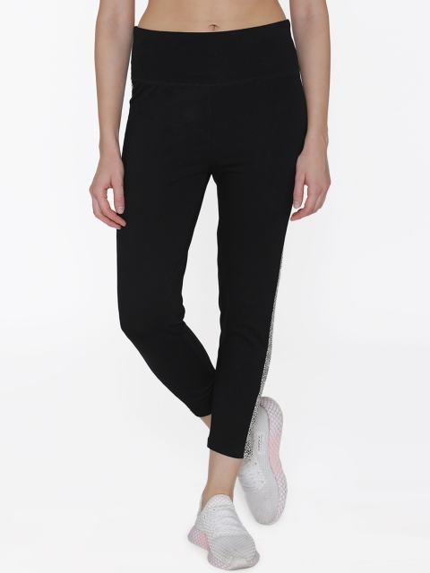 

Clovia Women Black Solid Cropped Tights