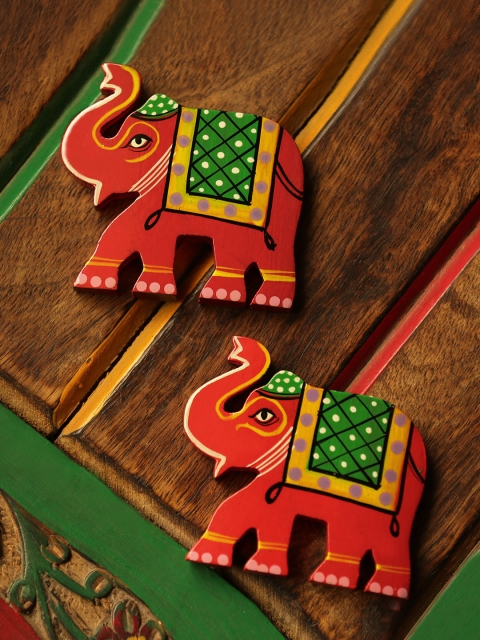 

ExclusiveLane Red & Green Set of 2 Hand-Painted Fridge Magnets