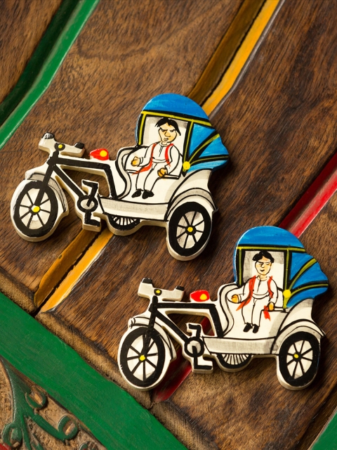 

ExclusiveLane White & Blue Set of 2 Hand-Painted Fridge Magnets