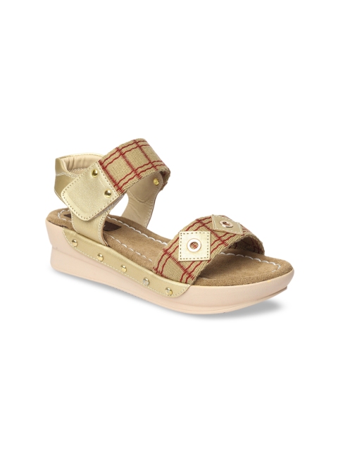 

VALIOSAA Women Beige & Maroon Woven Design Heels