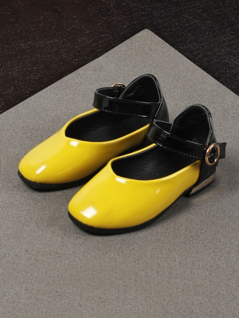 

Walktrendy Girls Yellow Colourblocked Ballerinas