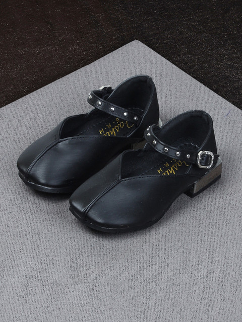 

Walktrendy Girls Black Solid Ballerinas