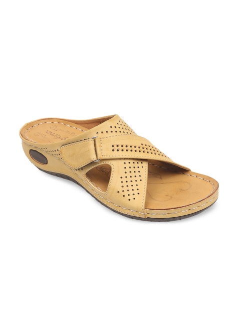 

VALIOSAA Women Cream-Coloured Solid Heels