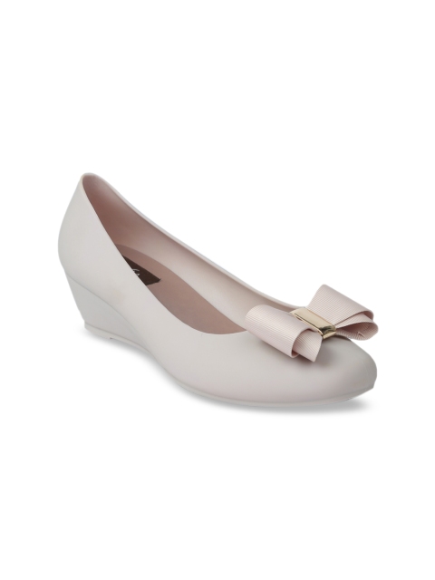 

VALIOSAA Women Pink Solid Pumps