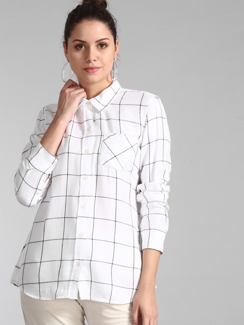 

GAP Women White & Black Regular Fit Checked Casual Shirt