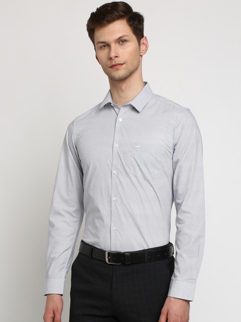 

Crocodile Men Navy Blue & White Slim Fit Printed Formal Shirt