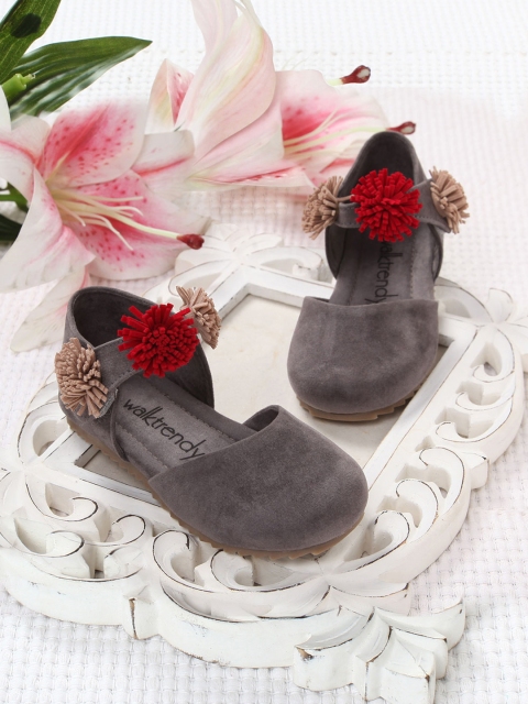

Walktrendy Girls Grey Solid Ballerinas