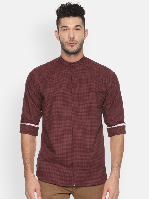 

V Dot Men Brown Slim Fit Checked Casual Shirt