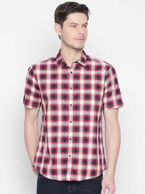 

BYFORD by Pantaloons Men Red Regular Fit Checked Casual Shirt