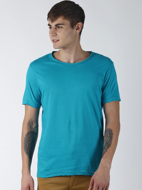 

Blue Saint Men Turquoise Blue Solid Round Neck T-shirt