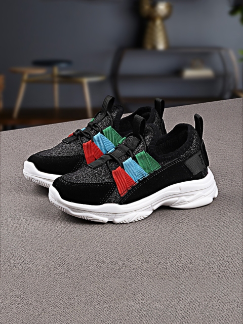 

Walktrendy Kids Black Colourblocked Mid-Top Sneakers
