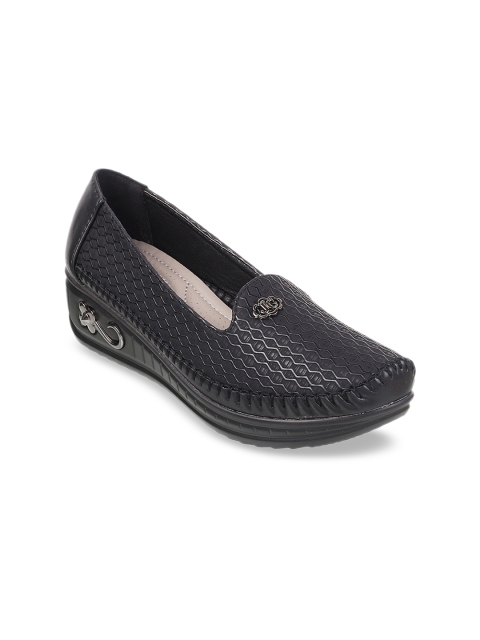 

Metro Women Black Solid Pumps