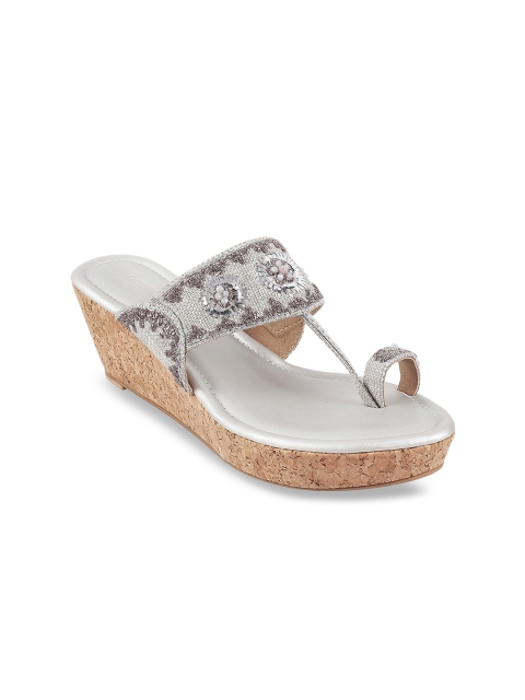 

Metro Women Silver-Toned Textured Sandals