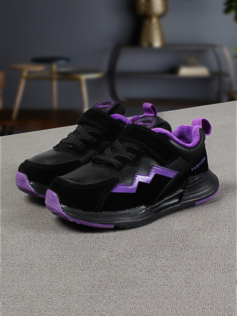 

Walktrendy Unisex Black Sneakers