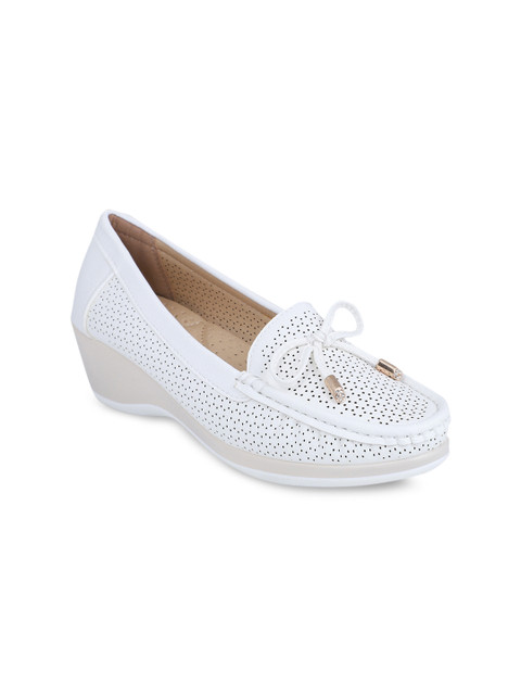 

pelle albero Women White Textured Pumps