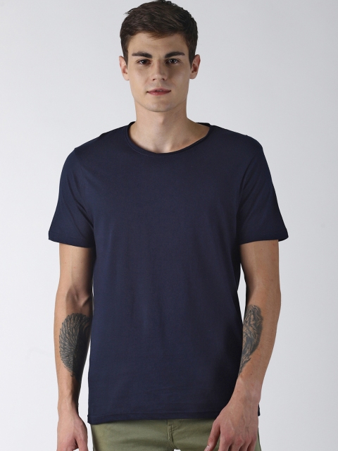 

Blue Saint Men Navy Blue Solid Round Neck T-shirt