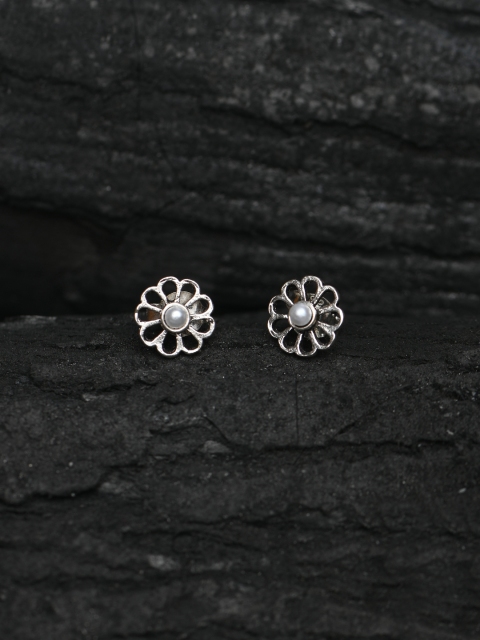 

Silverholic Silver-Toned & Off-White Sterling Silver Handcrafted Contemporary Studs