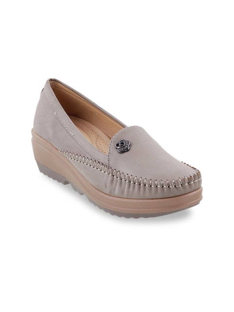 

Metro Women Grey Solid Pumps