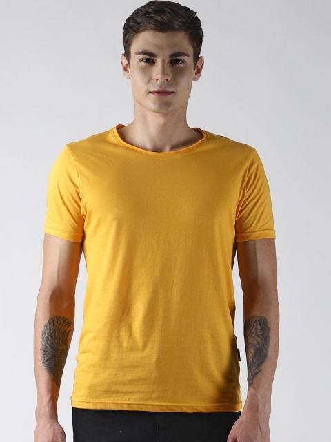 

Blue Saint Men Yellow Solid Slim Fit Round Neck T-shirt