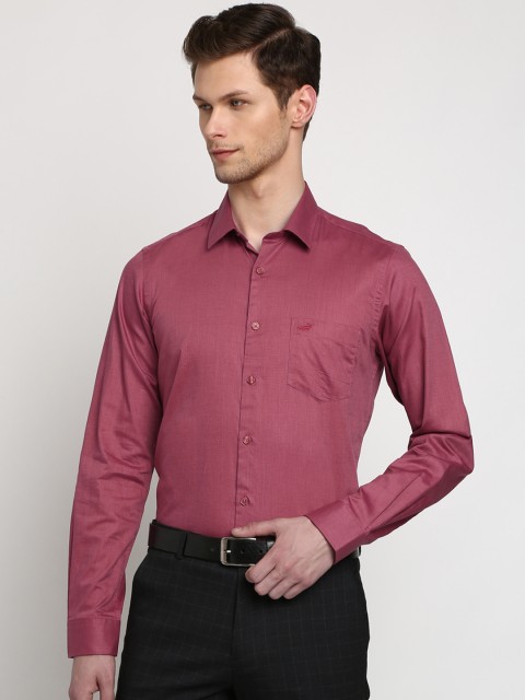 

Crocodile Men Maroon Slim Fit Solid Formal Shirt
