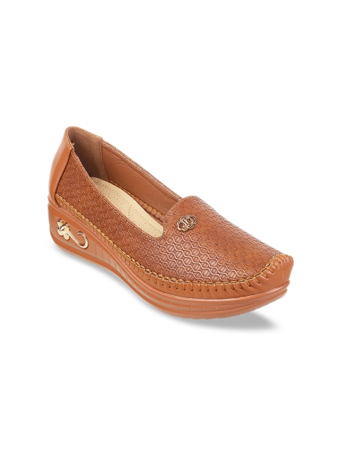 

Metro Women Brown Solid Pumps