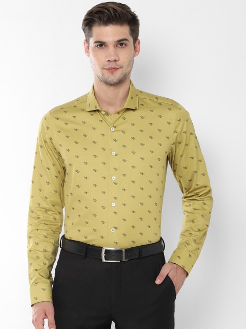 

SIMON CARTER LONDON Men Olive Green Slim Fit Printed Semiformal Shirt