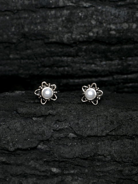 

Silverholic Silver-Toned & Off-White Sterling Silver Handcrafted Floral Studs
