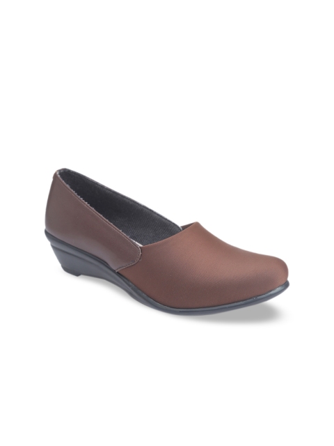 

VALIOSAA Women Brown Solid Pumps